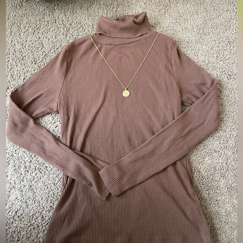 Old Navy Ribbed Turtle Neck